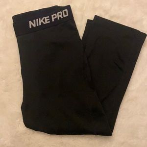 NIKE PRO CAPRI LEGGINGS